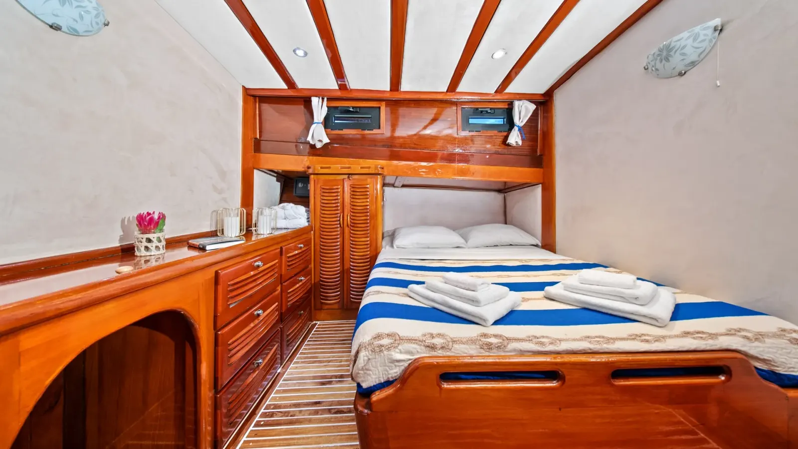 Eleganza sailing in Split