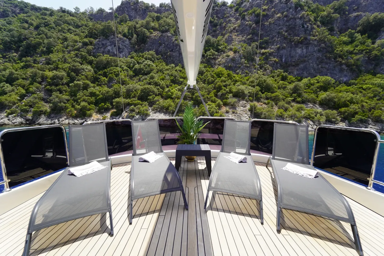 Queen Of Makri sailing in Göcek