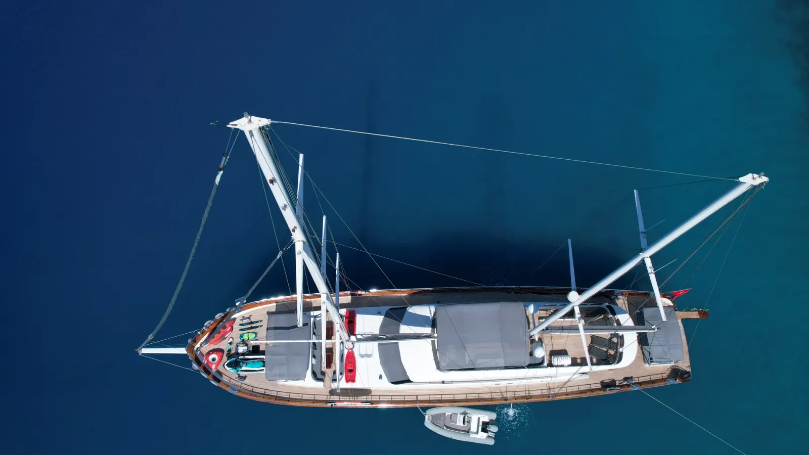 Queen Of Makri sailing in Göcek