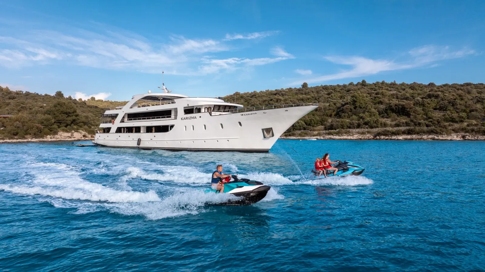 Karizma sailing in Split