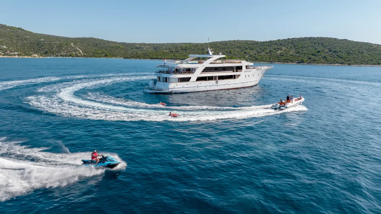 Karizma sailing in Split