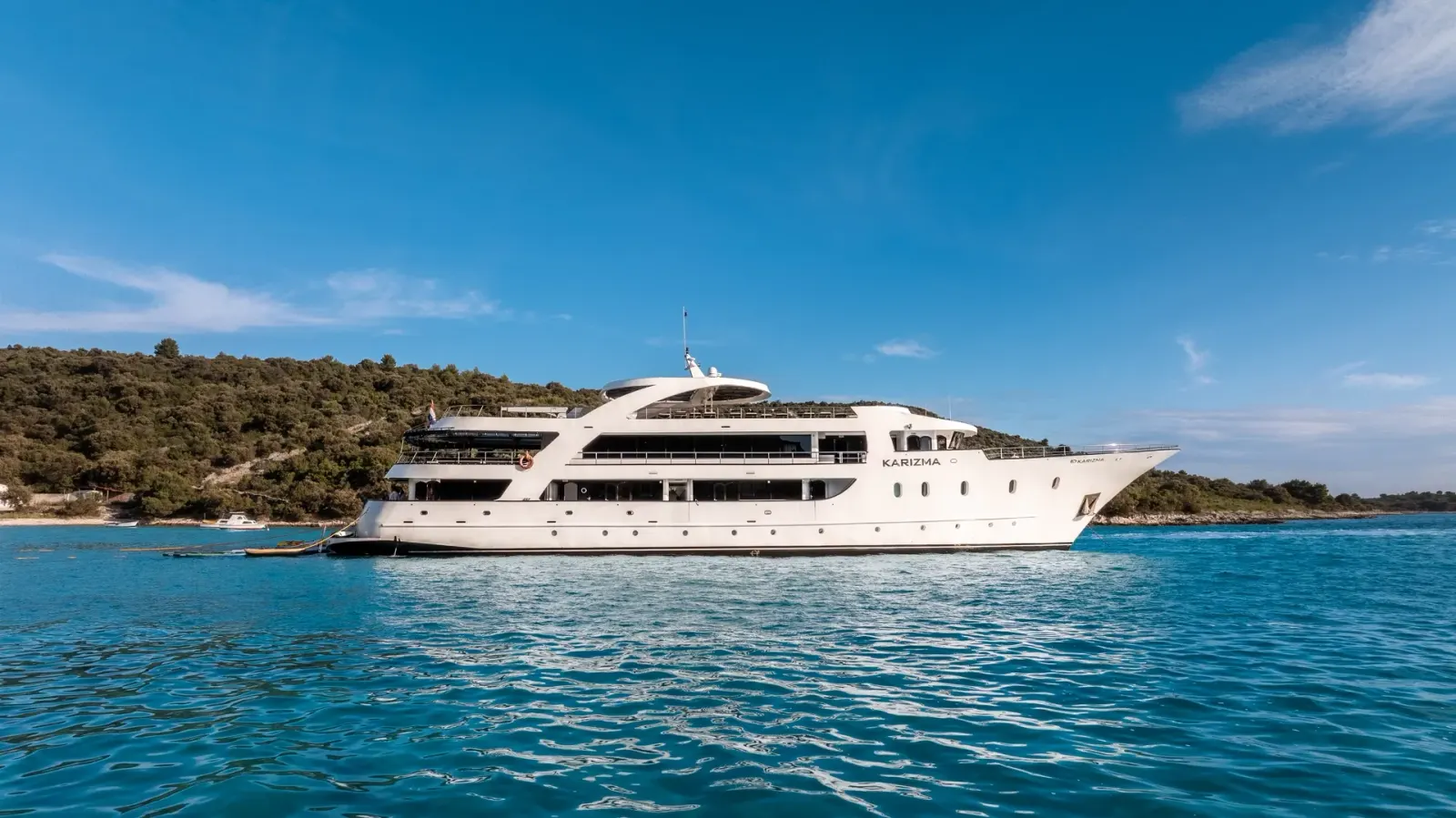 Karizma sailing in Split