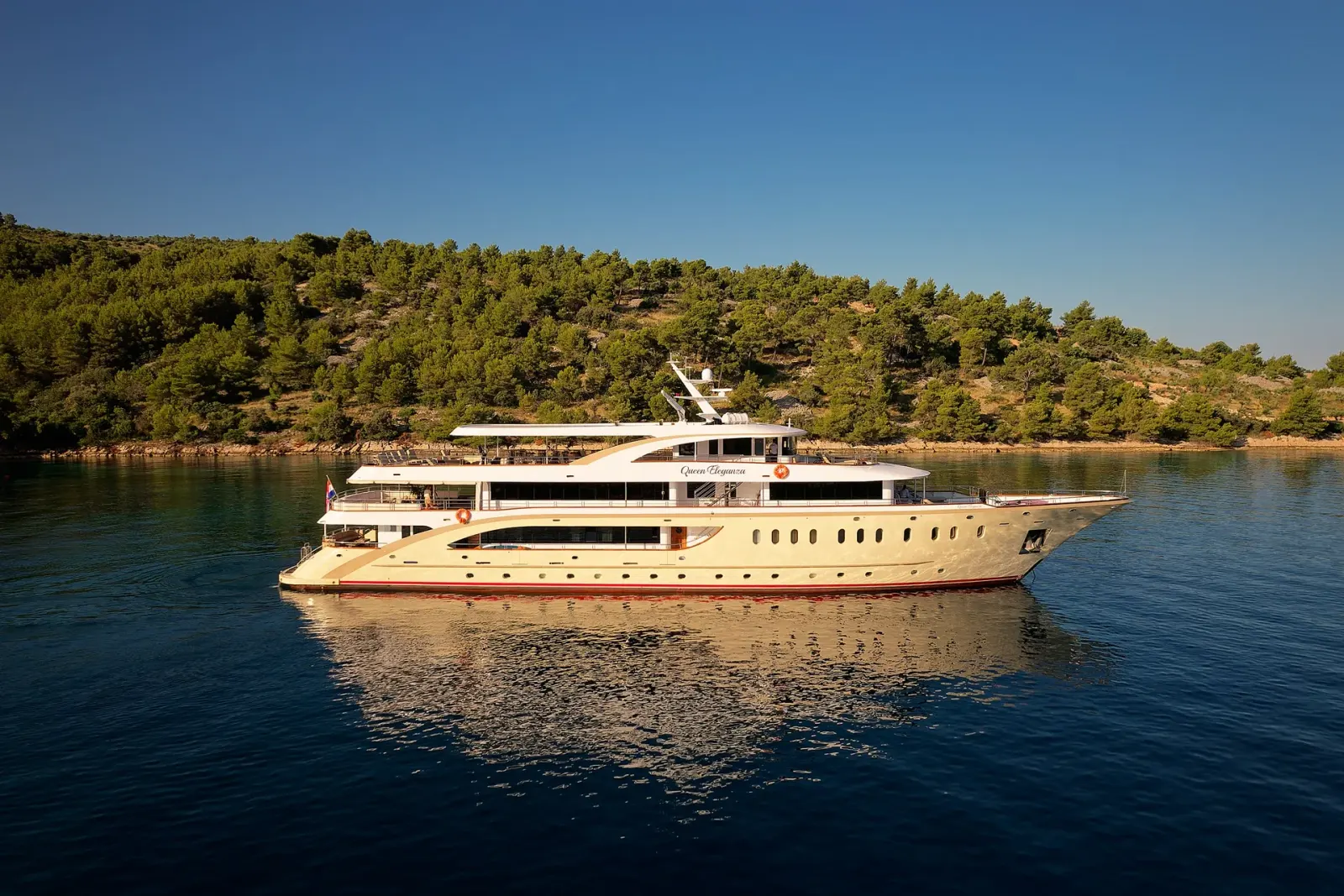 Queen Eleganza 2