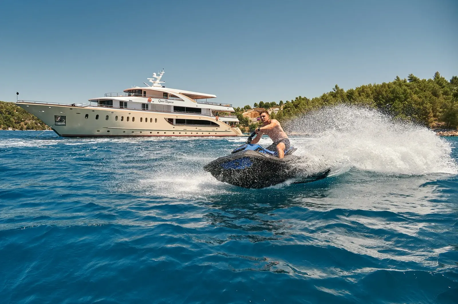 Queen Eleganza sailing in Dubrovnik