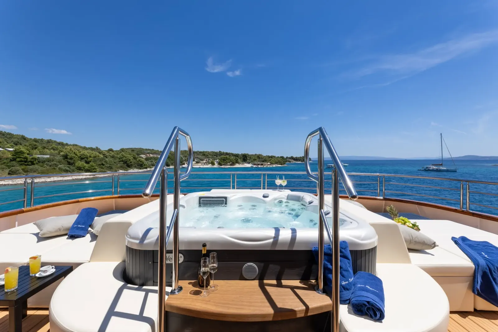 Queen Eleganza sailing in Dubrovnik