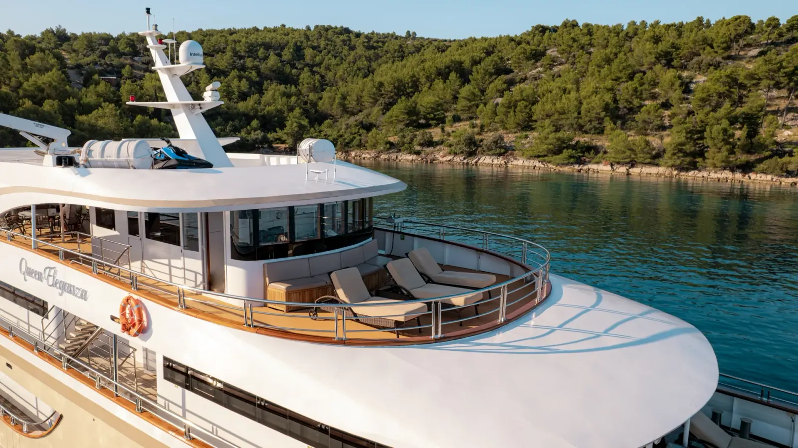 Queen Eleganza sailing in Dubrovnik
