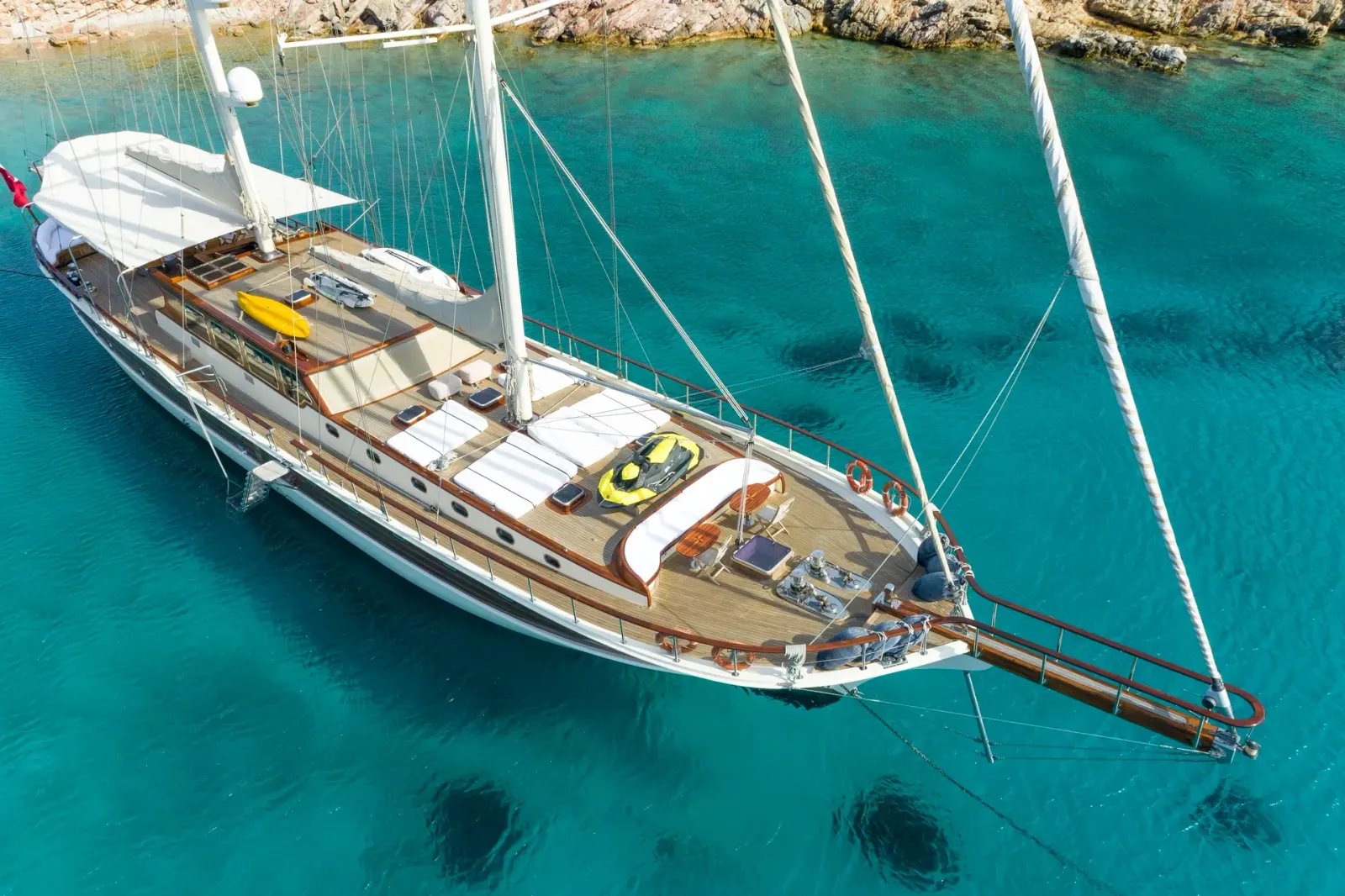 Estrella De Mar sailing in Bodrum
