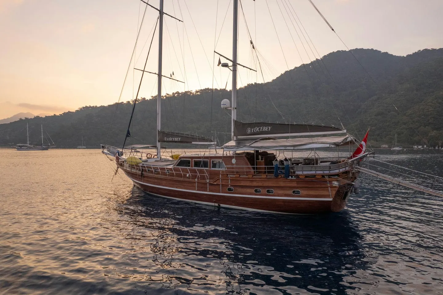 Yucebey Gulet interior cabin view