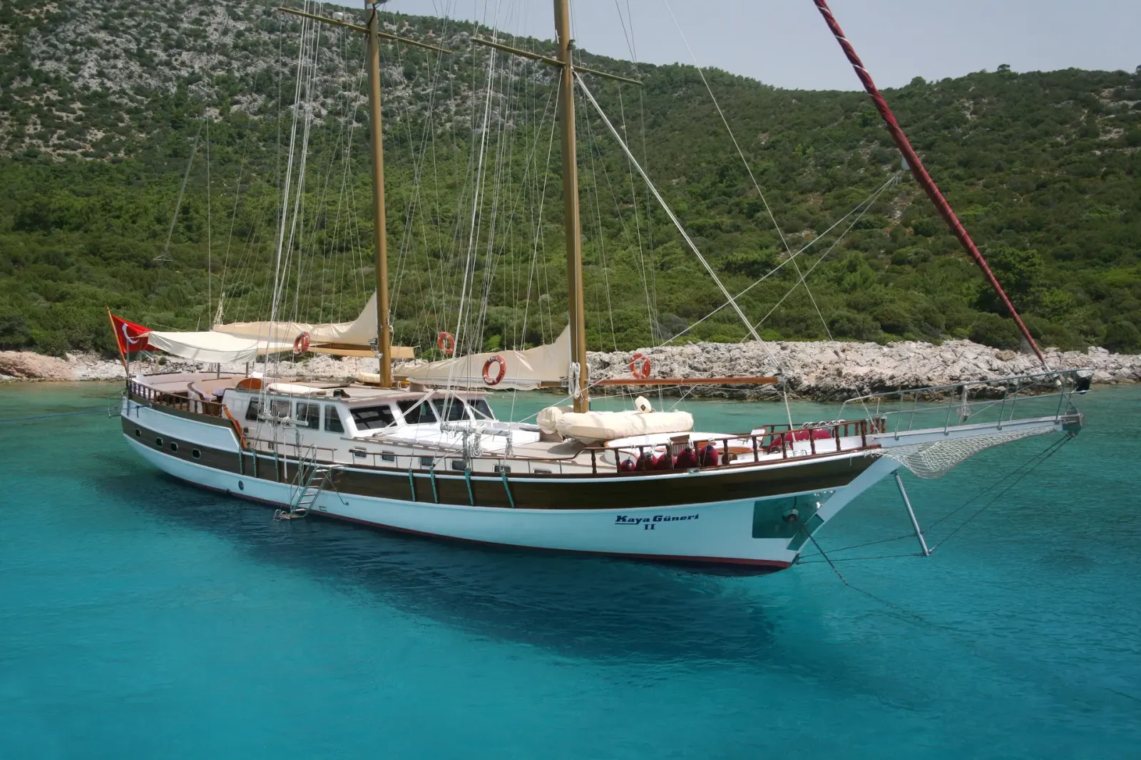 Kaya Güneri II Gulet interior cabin view