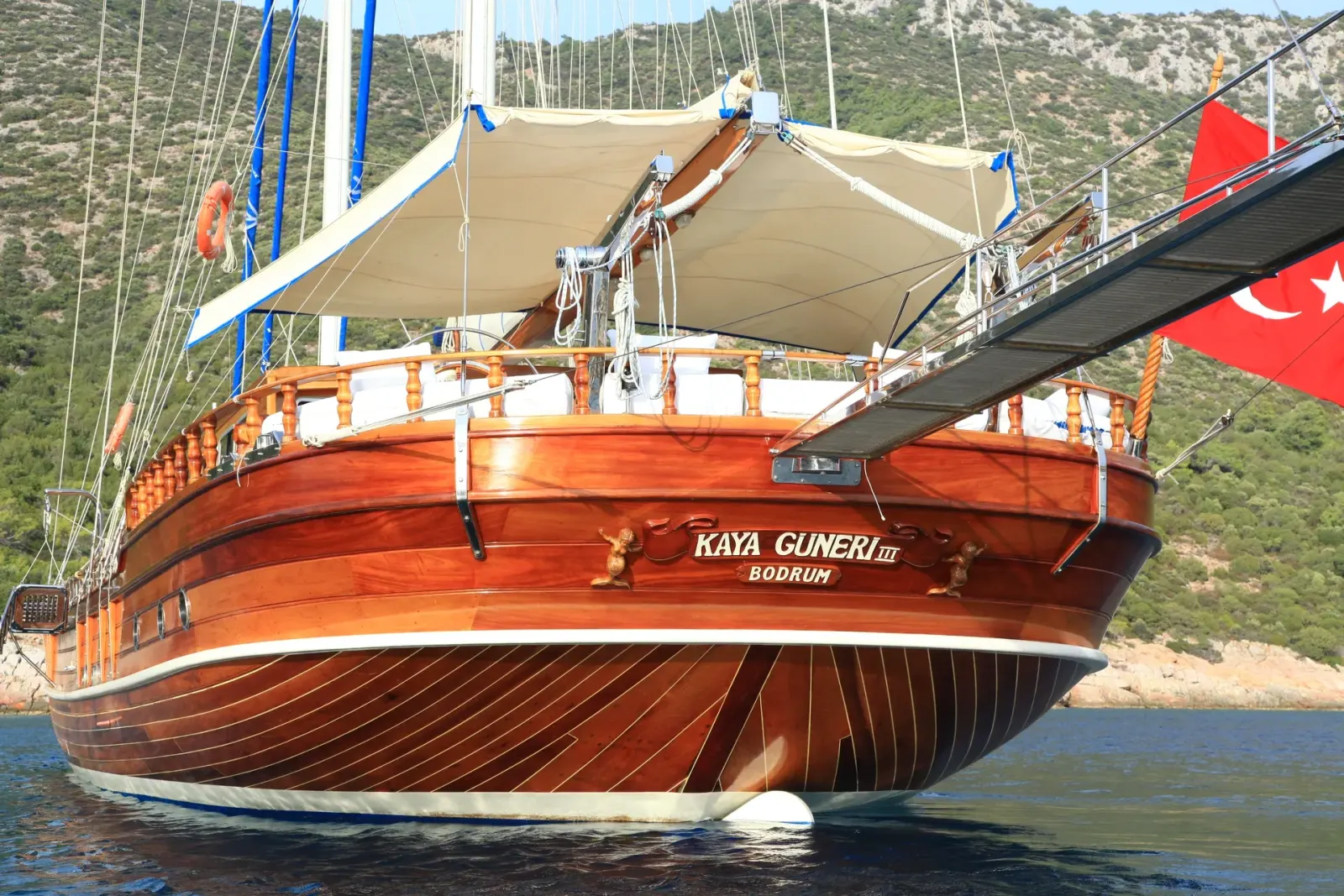 Kaya Guneri III Gulet interior cabin view