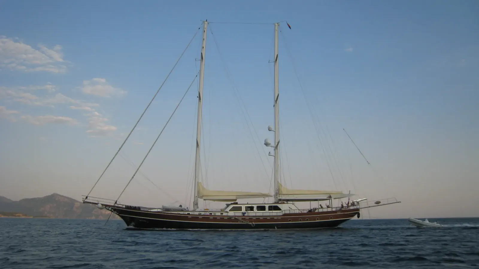 Kaya Guneri V Gulet interior cabin view