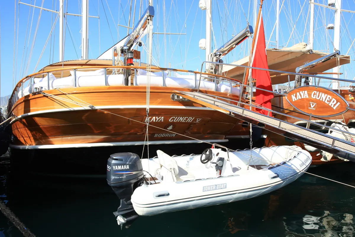 Kaya Guneri V sailing in Bodrum