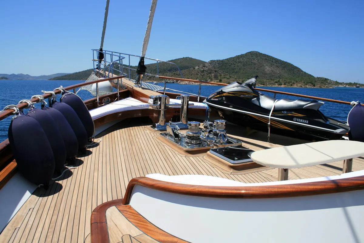 Kaya Guneri V sailing in Bodrum