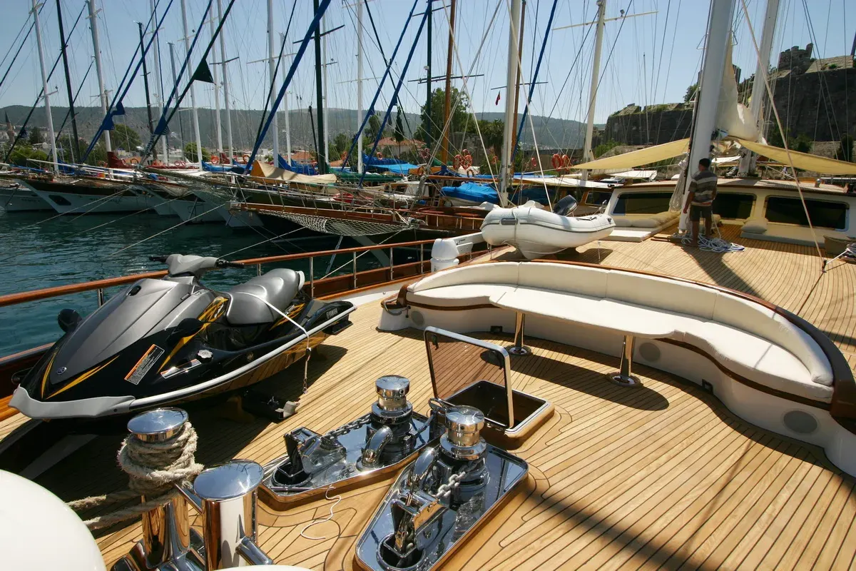 Kaya Guneri V sailing in Bodrum