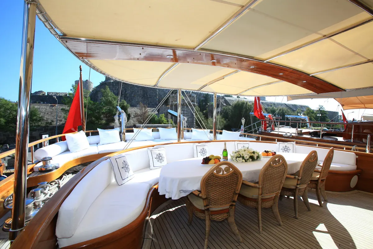 Kaya Guneri V sailing in Bodrum
