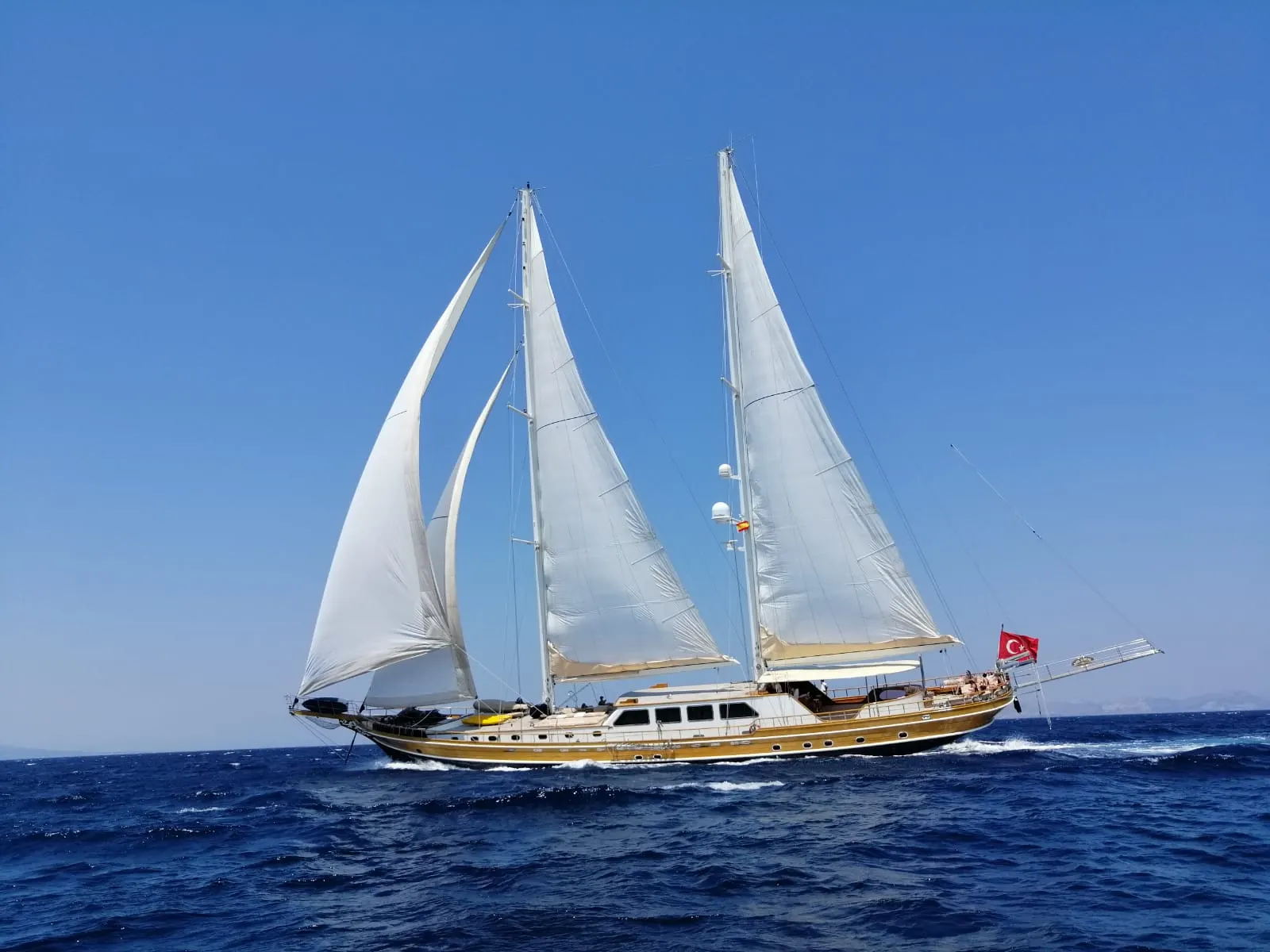 Kaya Guneri V sailing in Bodrum
