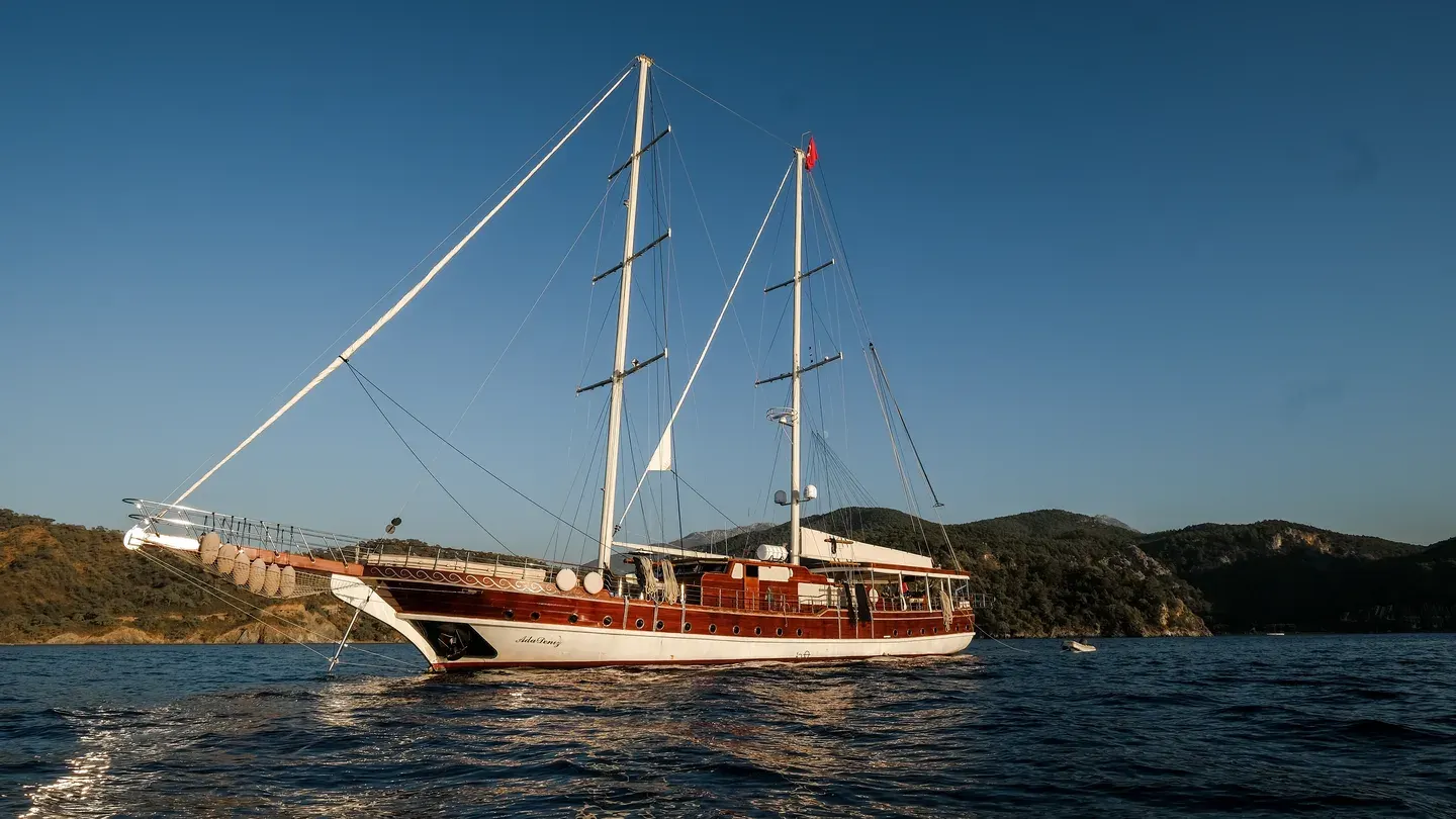 Ada Deniz Gulet interior cabin view