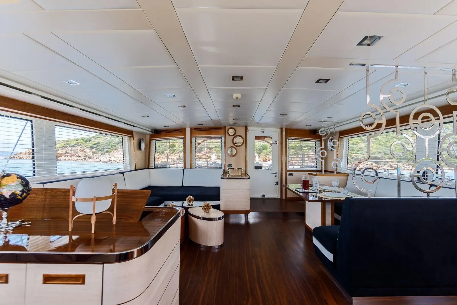 Vay sailing in Atina