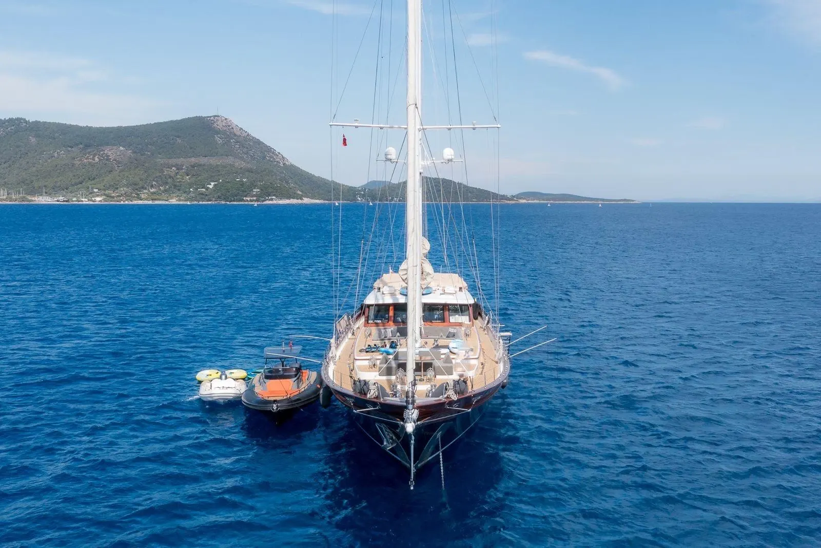 Vay sailing in Atina