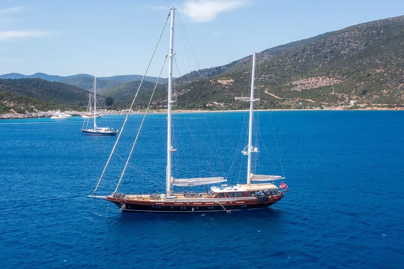 Vay sailing in Atina