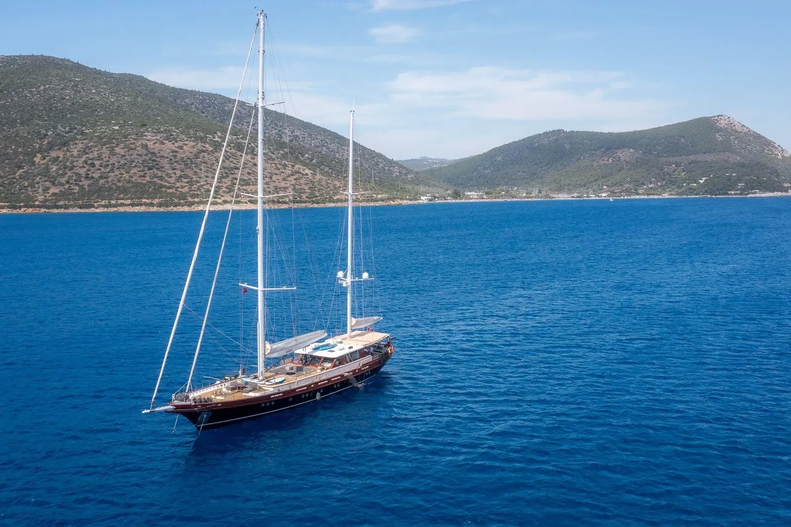 Vay sailing in Atina