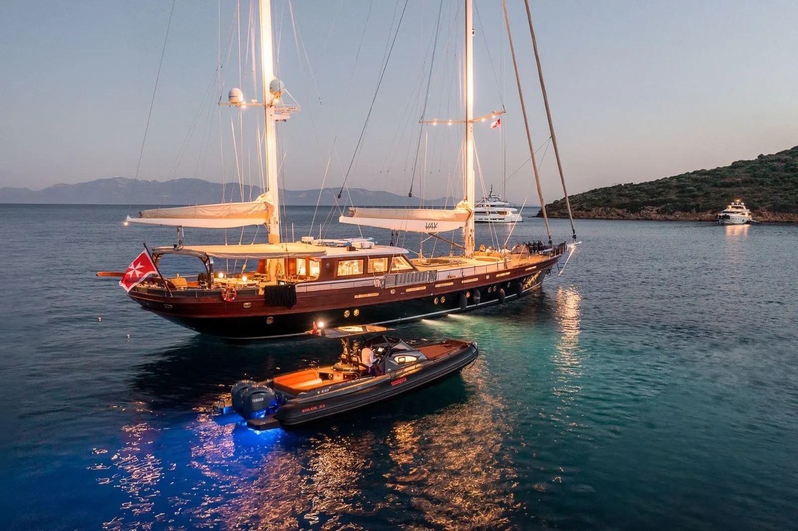 Vay sailing in Atina
