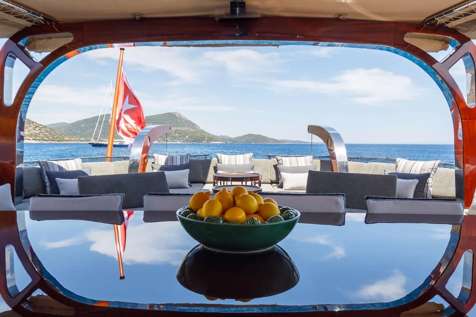 Vay sailing in Atina