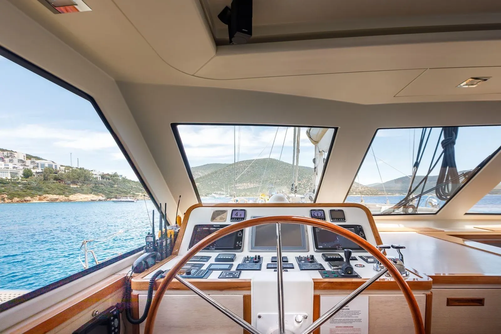 Vay sailing in Atina