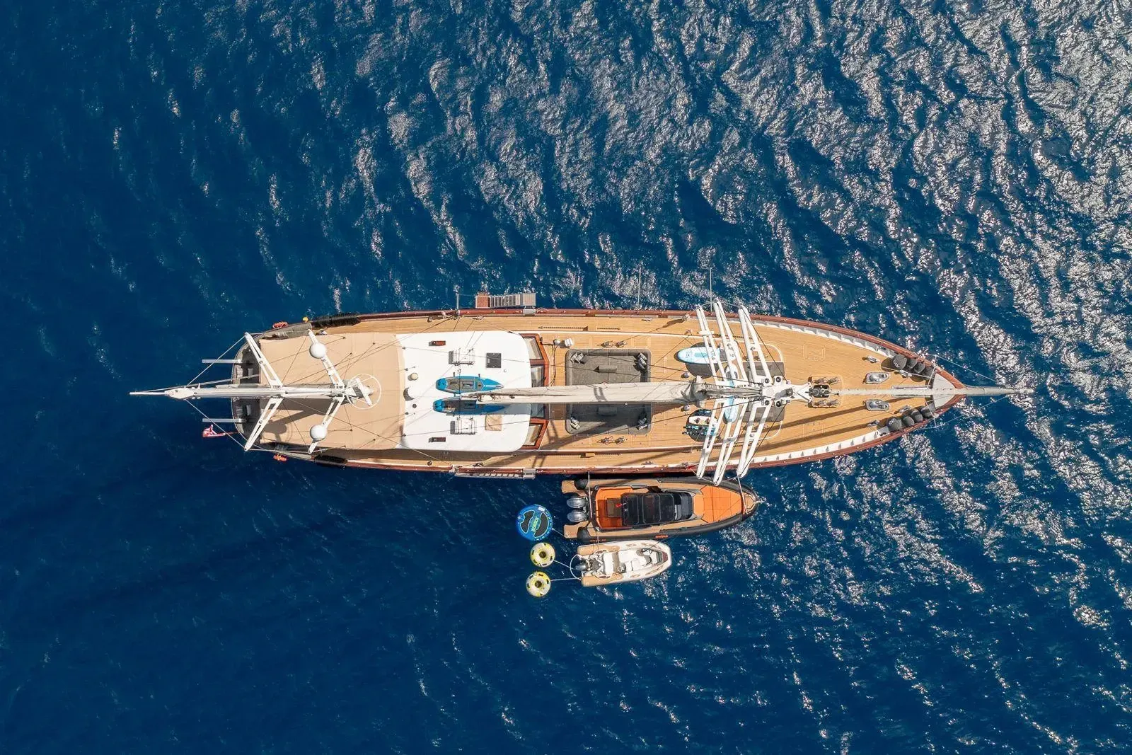 Vay sailing in Atina