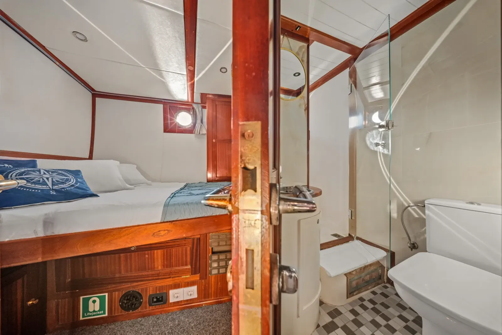 Smart Spirit sailing in Split