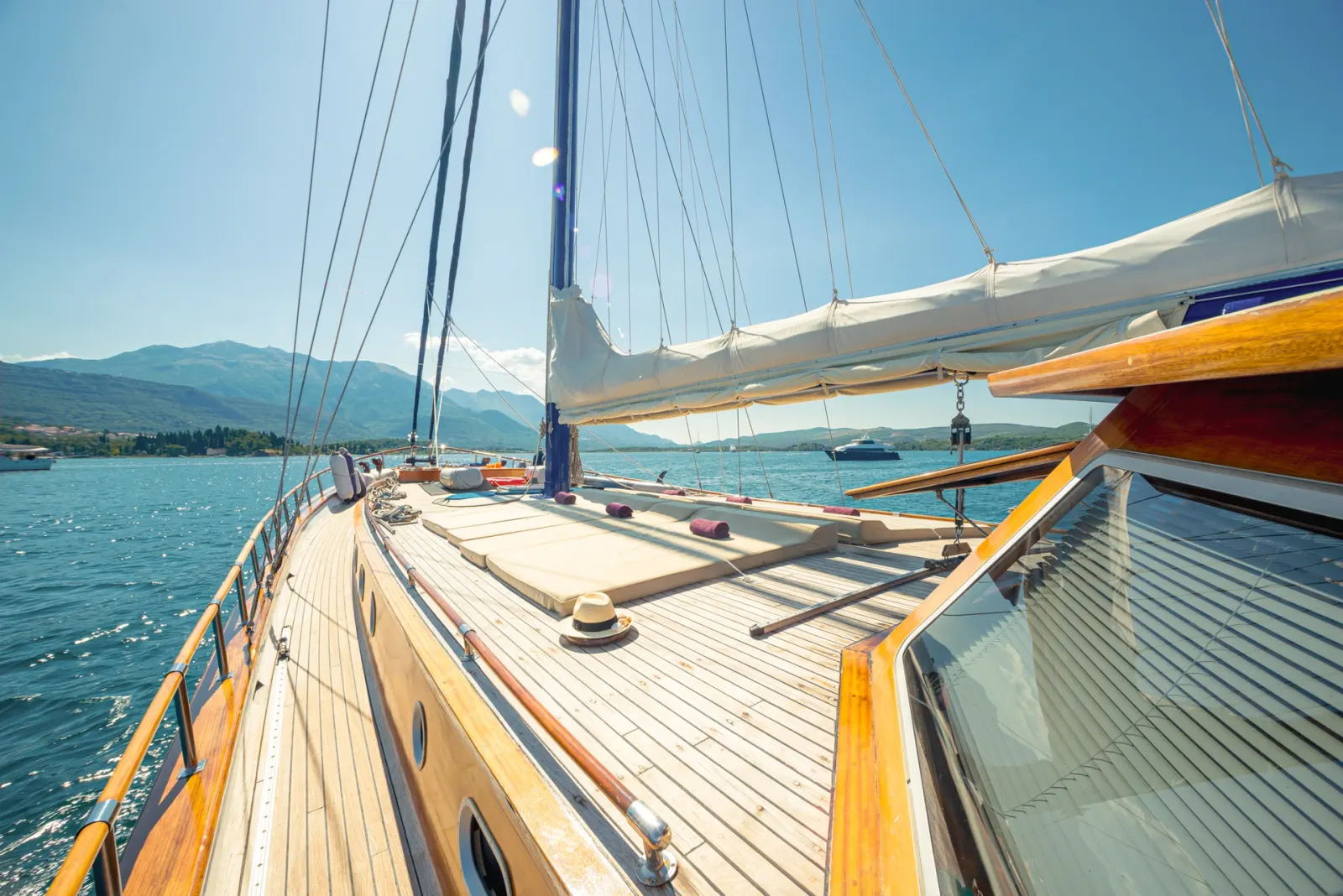 Kaptan Sevket sailing in Tivat