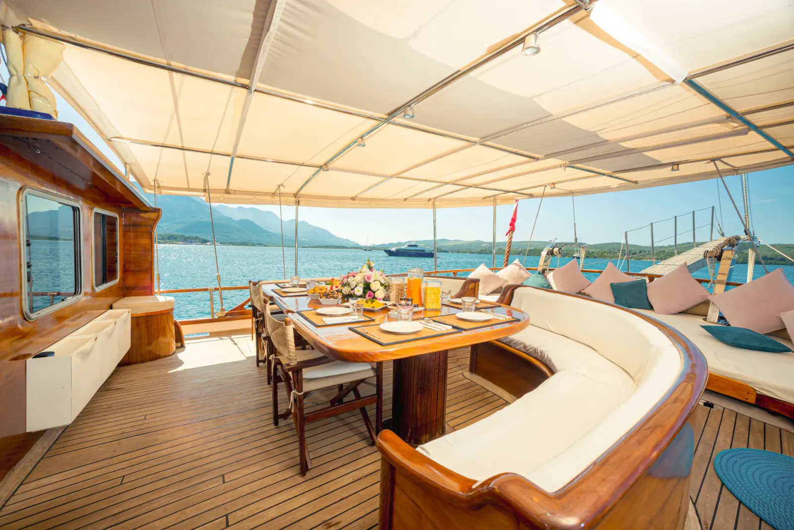 Kaptan Sevket sailing in Tivat