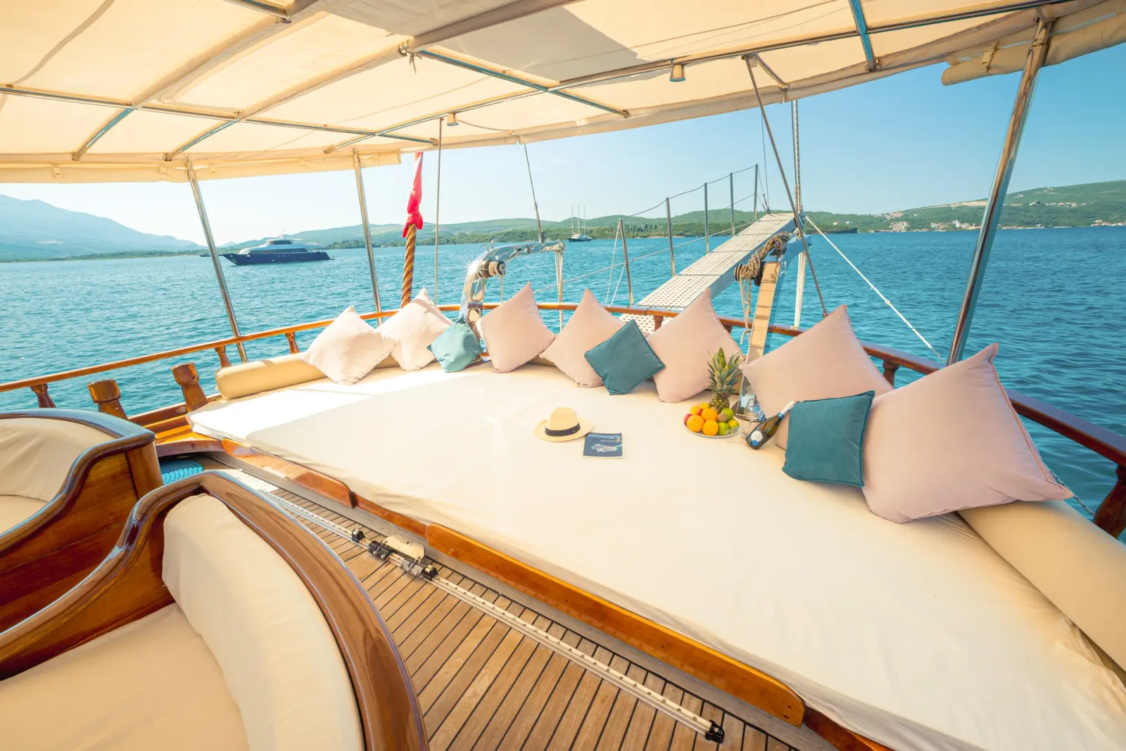 Kaptan Sevket sailing in Tivat