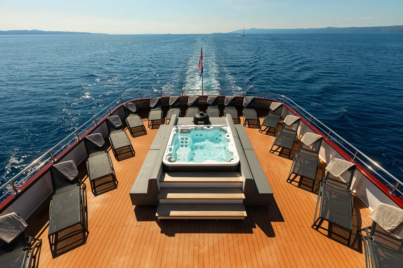 Yolo sailing in Dubrovnik