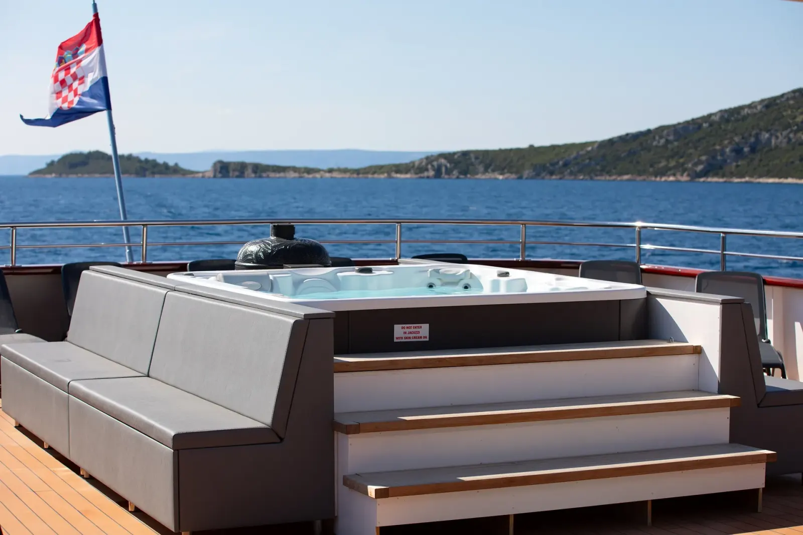 Yolo sailing in Dubrovnik