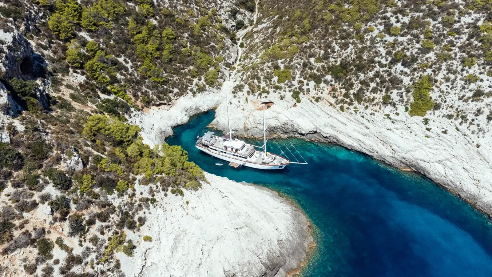 Corsario sailing in Split