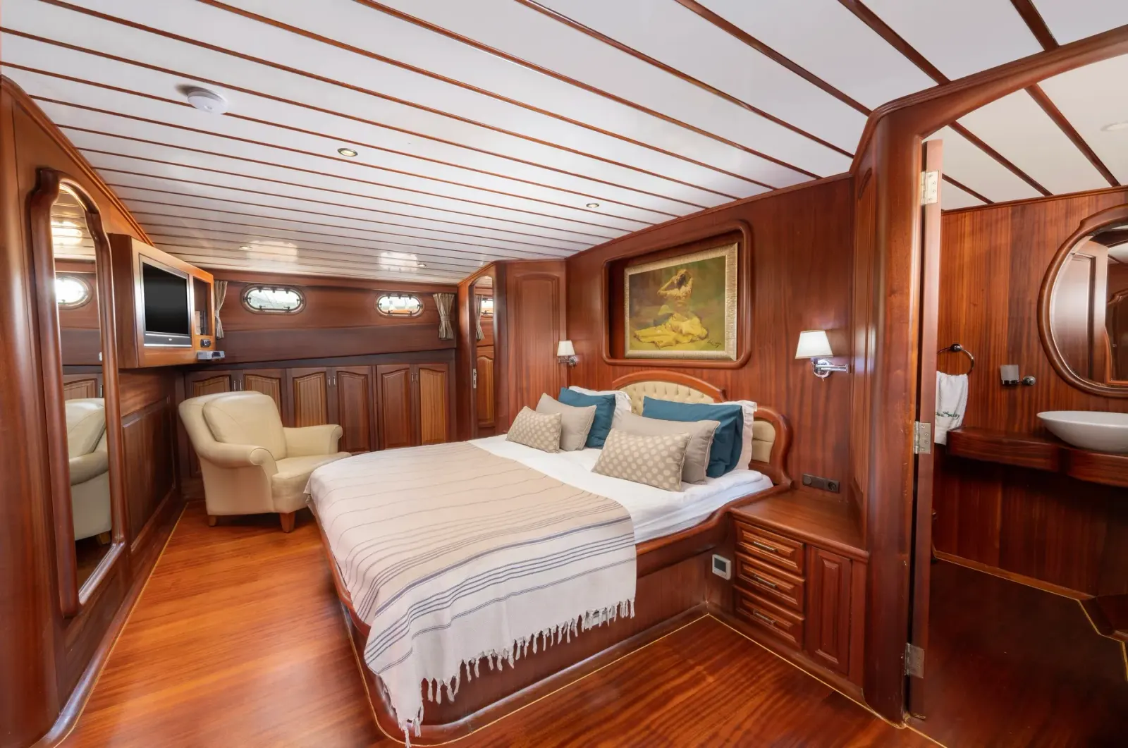 Bedia Sultan sailing in Bodrum
