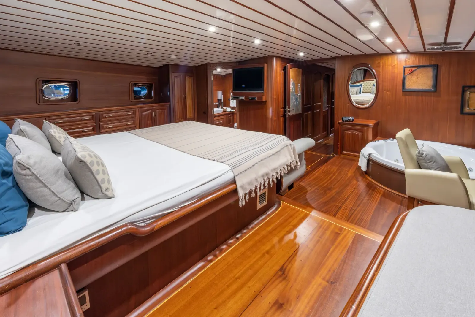 Bedia Sultan sailing in Bodrum