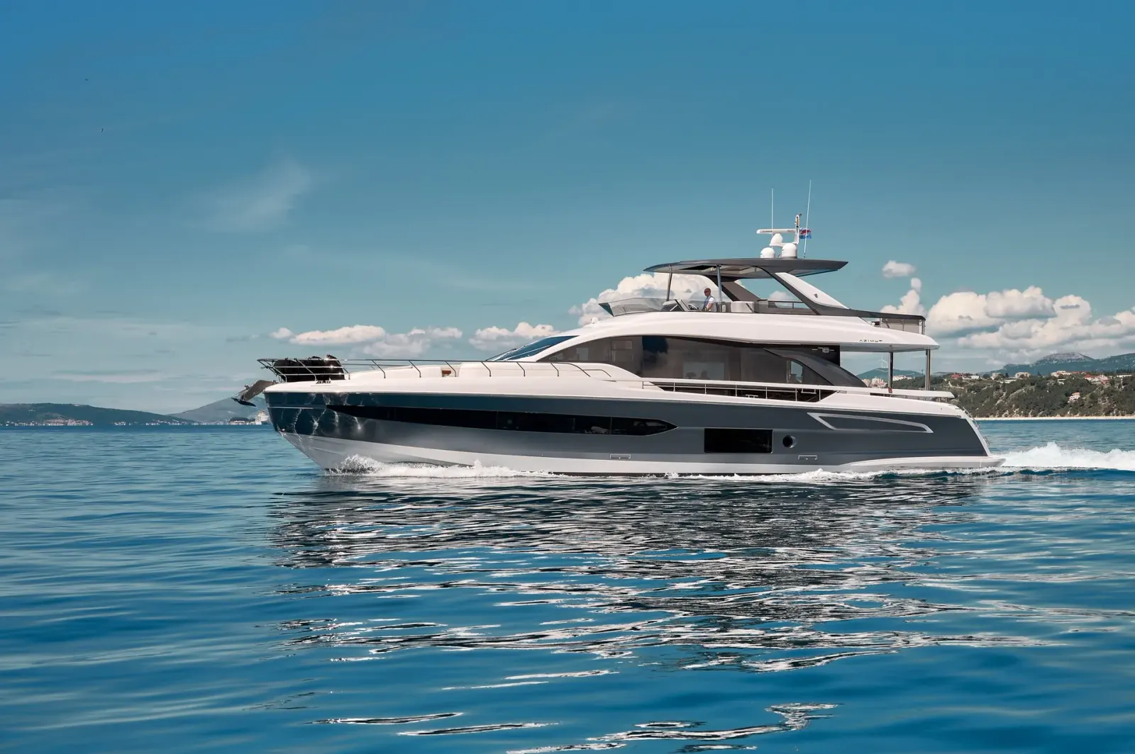 Viva Motor Yacht interior cabin view