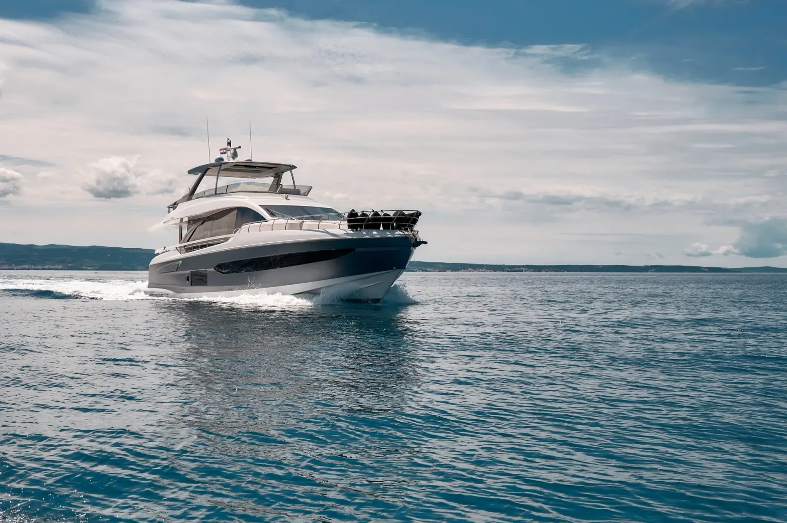 Viva Motor Yacht interior cabin view