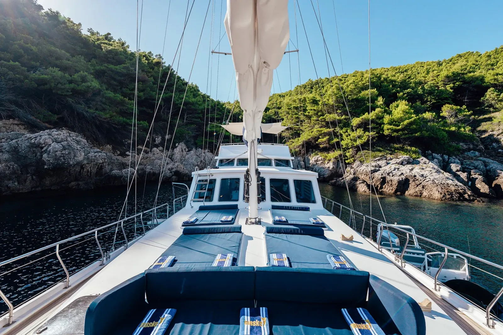 Maske sailing in Split