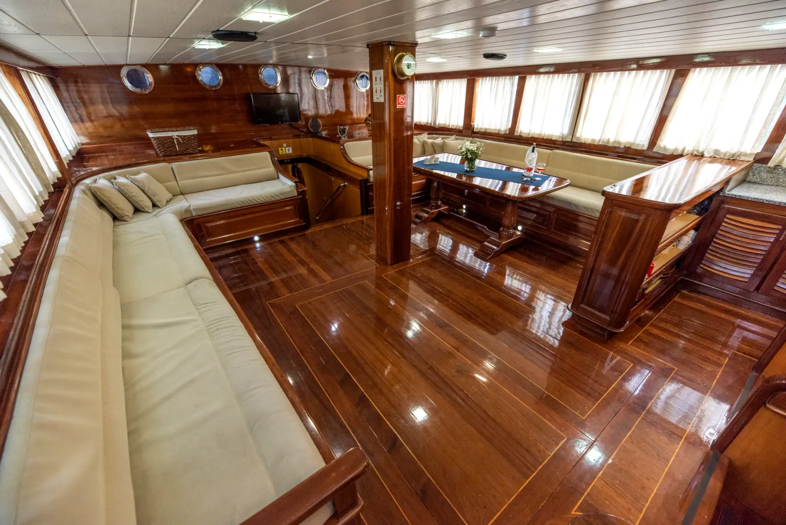 Kayhan 8 sailing in Fethiye