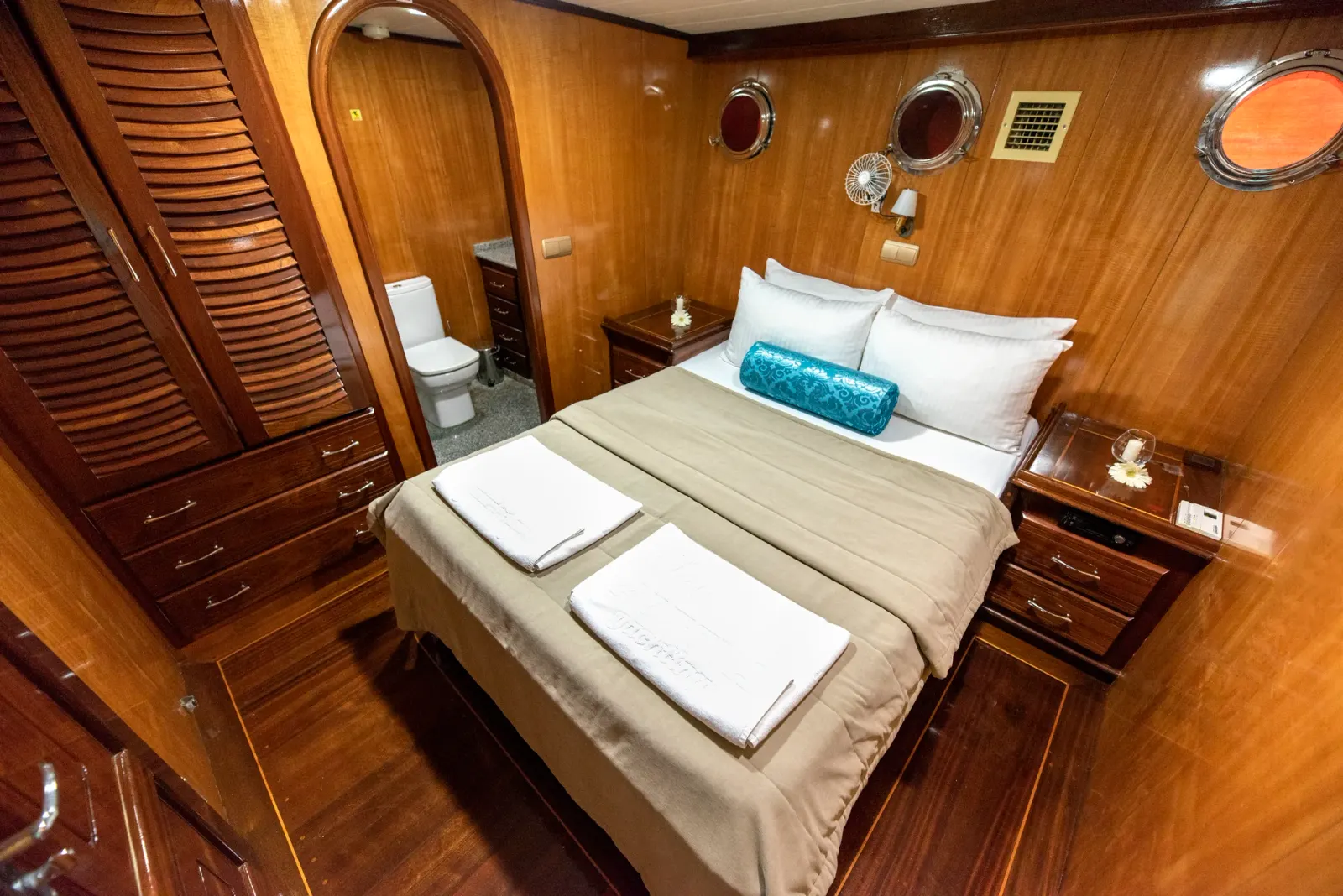 Kayhan 8 sailing in Fethiye