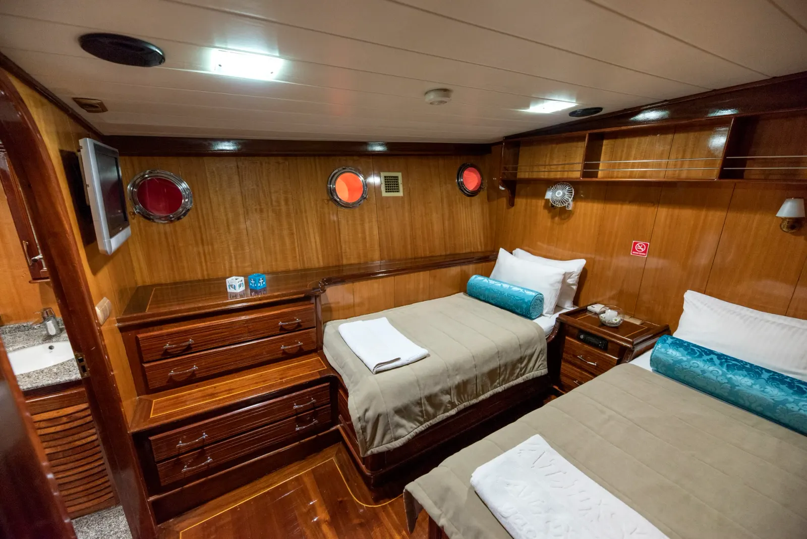 Kayhan 8 sailing in Fethiye