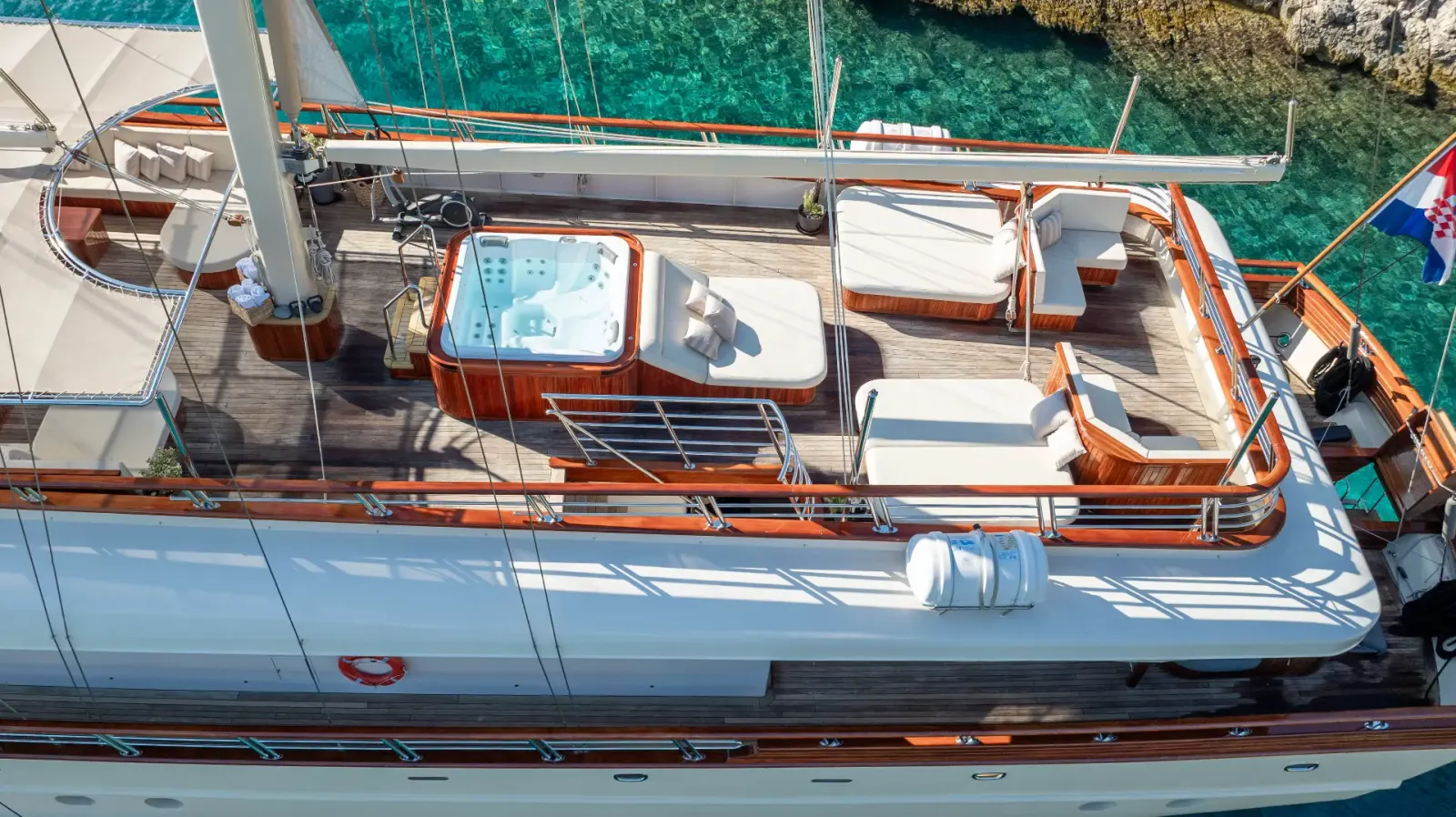 Son de Mar sailing in Split