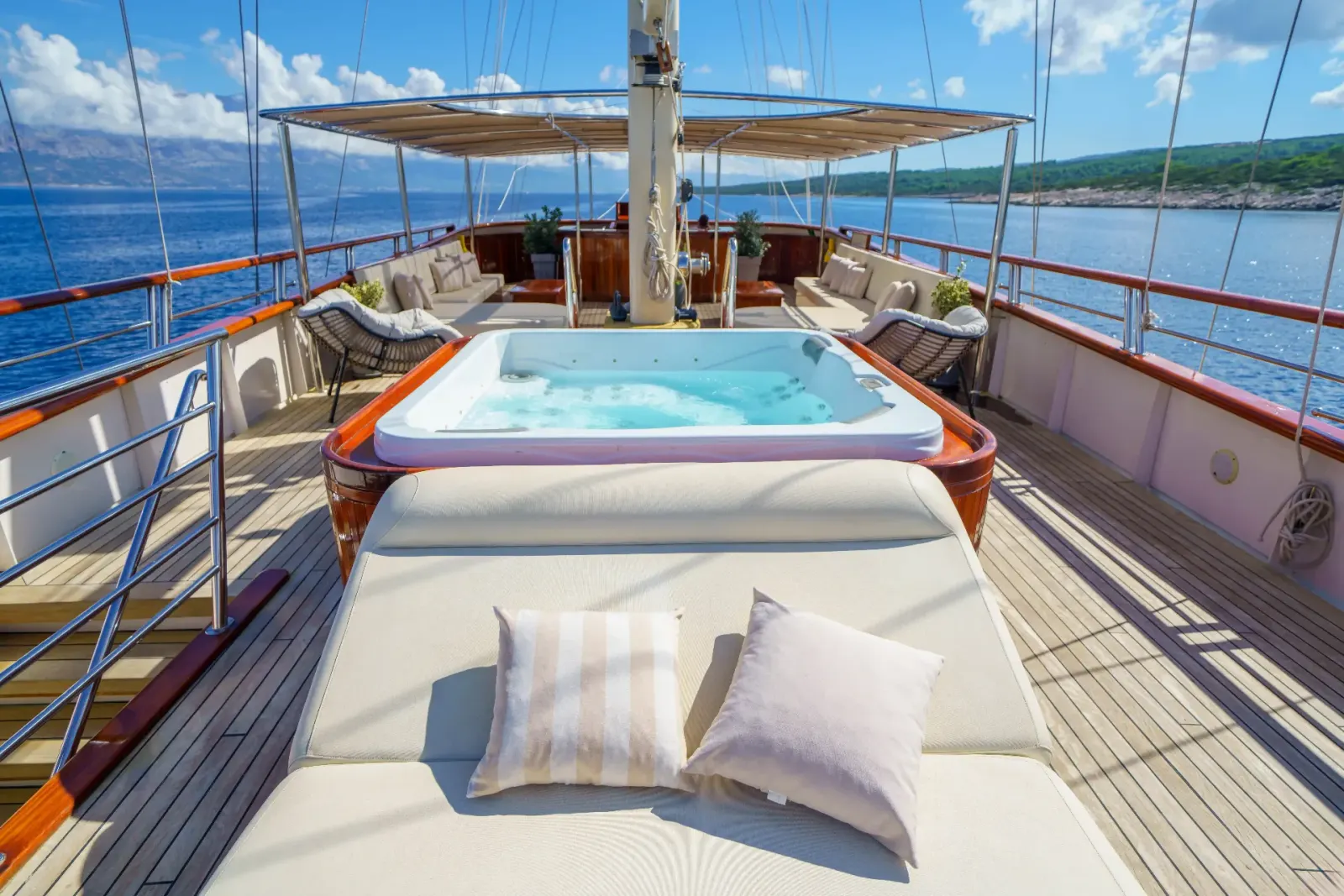 Son de Mar sailing in Split