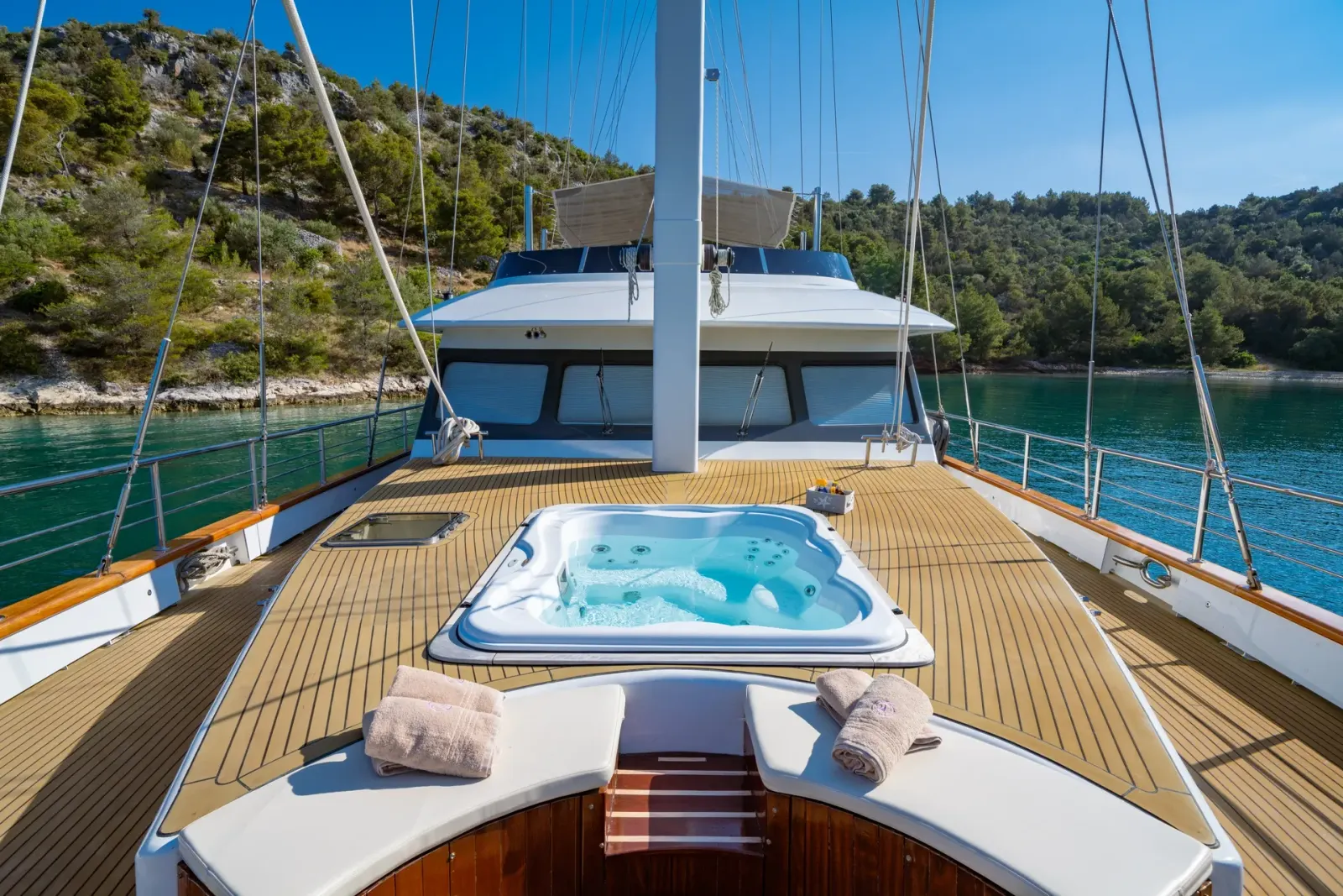 Navilux sailing in Сплит