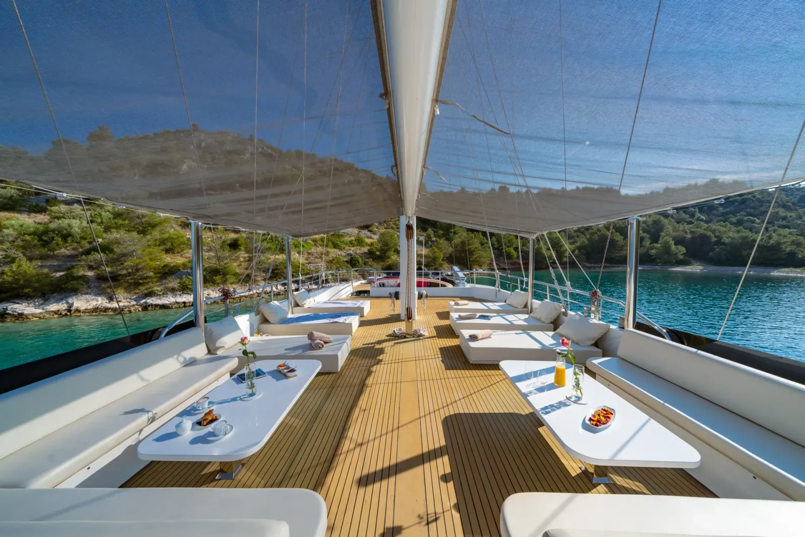 Navilux sailing in Сплит