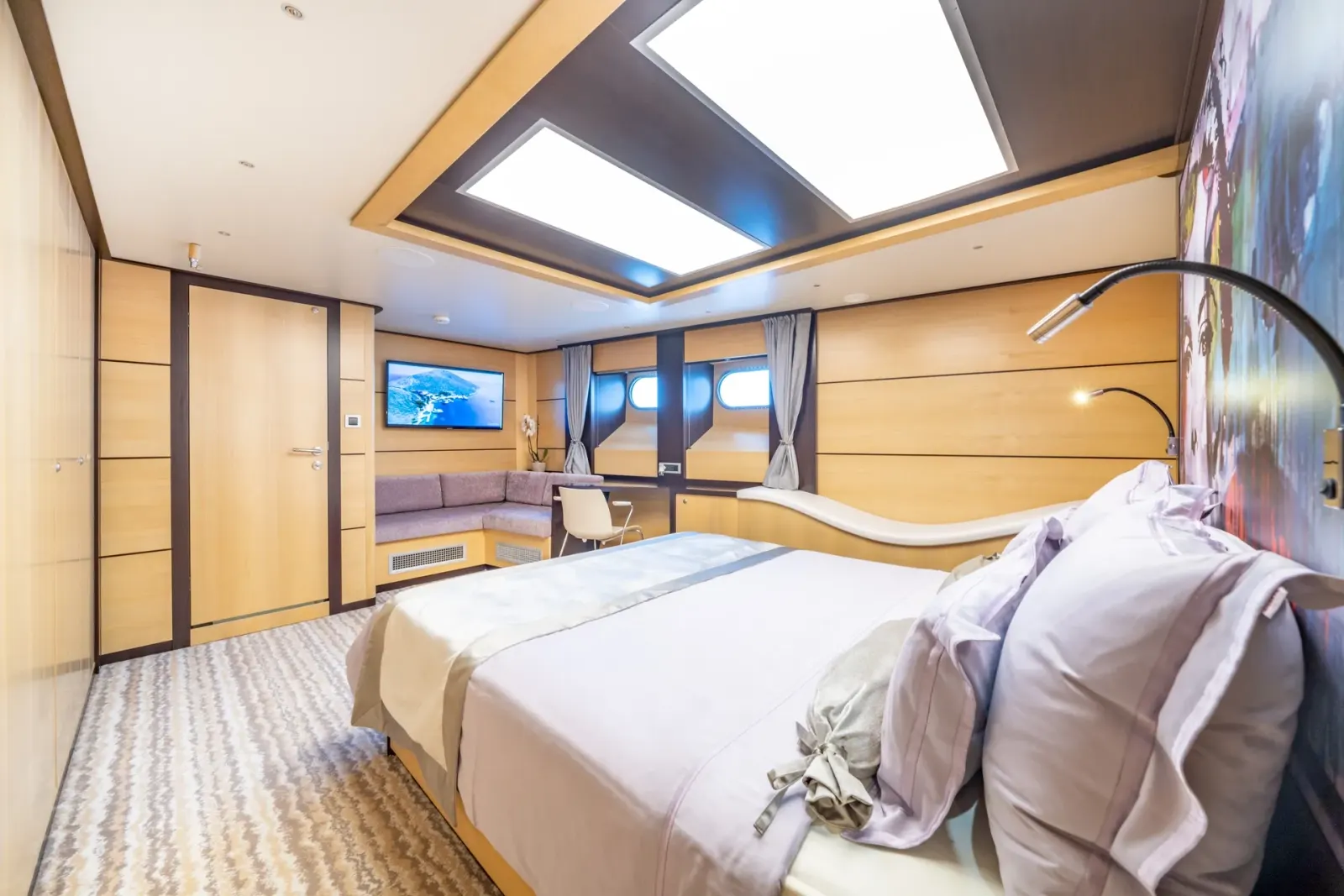 Navilux sailing in Сплит