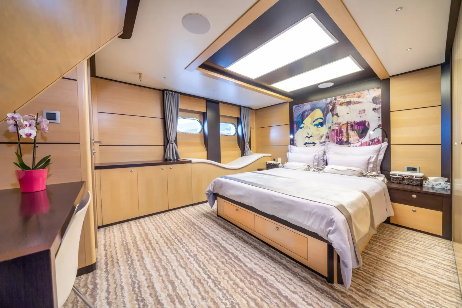 Navilux sailing in Сплит